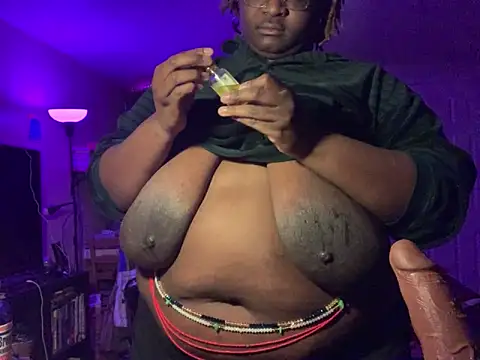 BigKittyRaven online show from February 13, 4:22 am