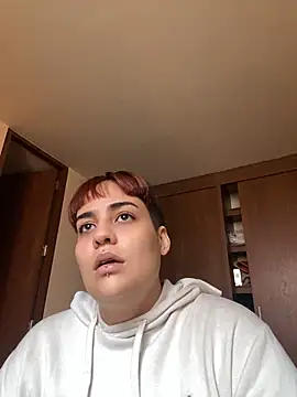 Snapshot of name_less_lulu chatting on May 31, 2:35 pm name less lulu online show from May 31, 2:35 pm