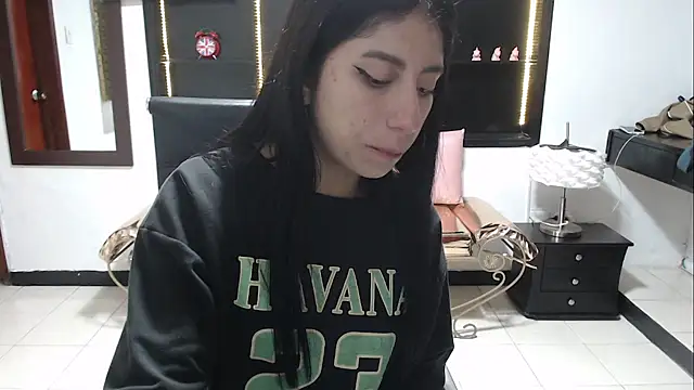 Angela Diaz  online show from December 28, 11:09 am