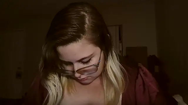 Snapshot of HoneyBear19 chatting on December 23, 3:40 am HoneyBear19 online show from December 23, 3:40 am