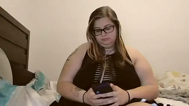 HoneyBear19 online show from May 5, 3:42 pm