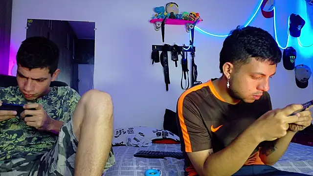 Snapshot of Nymphobuddies chatting on January 21, 2:33 am Nymphobuddies online show from January 21, 2:33 am