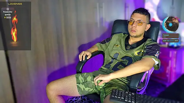 Snapshot of Nymphobuddies chatting on February 16, 2:20 am Nymphobuddies online show from February 16, 2:20 am