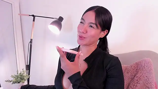 EmmaaCoel online show from April 2, 12:08 am