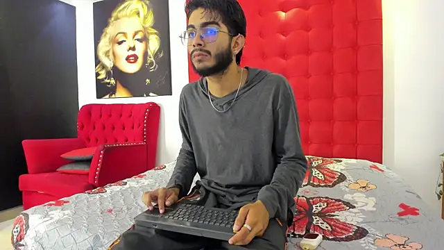 Snapshot of orion_perla chatting on March 11, 4:21 am orion perla online show from March 11, 4:21 am