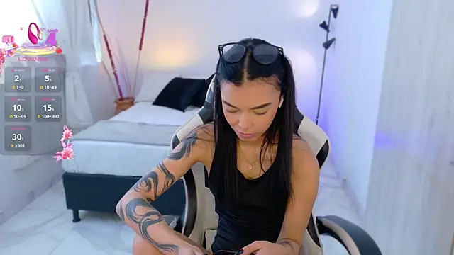 Snapshot of AnabelWolf chatting on October 22, 2:17 pm AnabelWolf online show from October 22, 2:17 pm