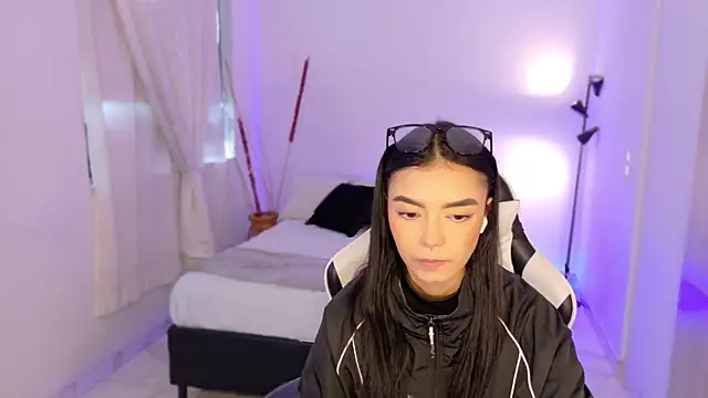 Snapshot of AnabelWolf chatting on October 23, 1:32 pm AnabelWolf online show from October 23, 1:32 pm