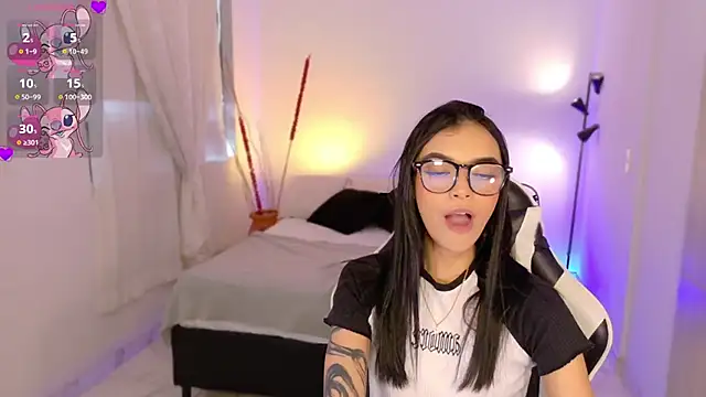 Snapshot of AnabelWolf chatting on October 27, 4:33 pm AnabelWolf online show from October 27, 4:33 pm