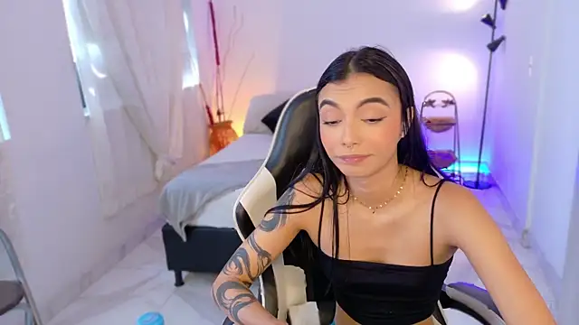 Snapshot of AnabelWolf chatting on November 11, 3:23 pm AnabelWolf online show from November 11, 3:23 pm