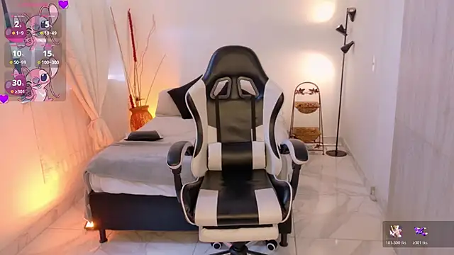 Snapshot of AnabelWolf chatting on November 19, 5:02 pm AnabelWolf online show from November 19, 5:02 pm