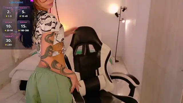 Snapshot of AnabelWolf chatting on December 17, 4:57 pm AnabelWolf online show from December 17, 4:57 pm