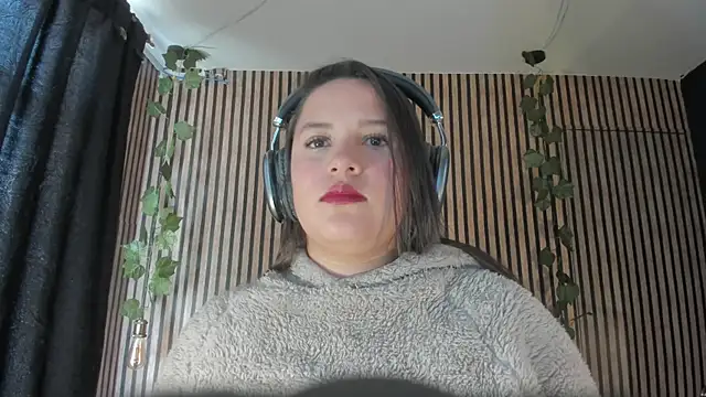 Snapshot of Victoria_Ponce1 chatting on February 19, 7:27 pm Victoria Ponce1 online show from February 19, 7:27 pm