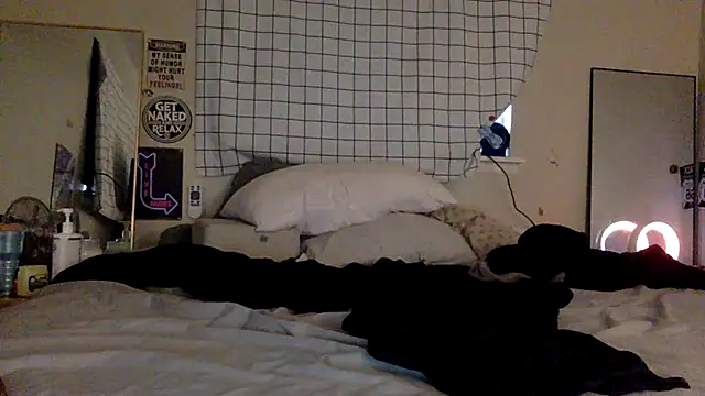 funcum1991 online show from March 24, 3:28 pm