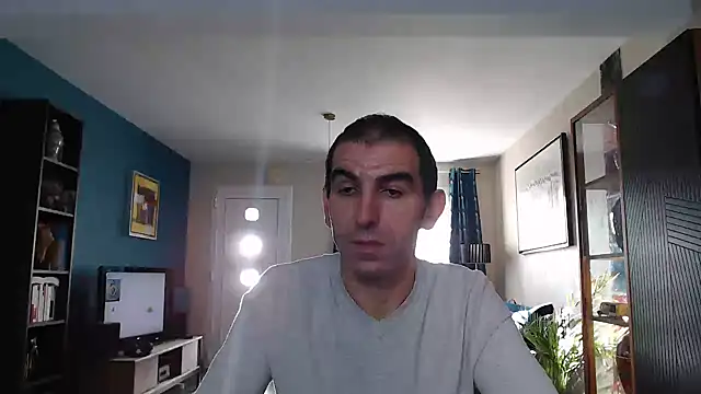 Snapshot of Samir_44200 chatting on November 19, 2:28 pm Samir 44200 online show from November 19, 2:28 pm