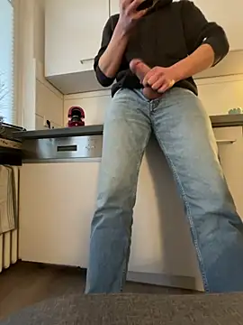 Snapshot of dirtyeeedii chatting on December 4, 1:20 pm dirtyeeedii online show from December 4, 1:20 pm