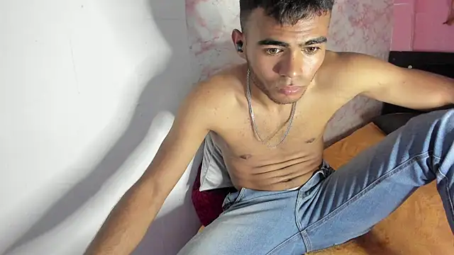 Snapshot of alessandro_2005 chatting on February 6, 10:21 pm alessandro 2005 online show from February 6, 10:21 pm