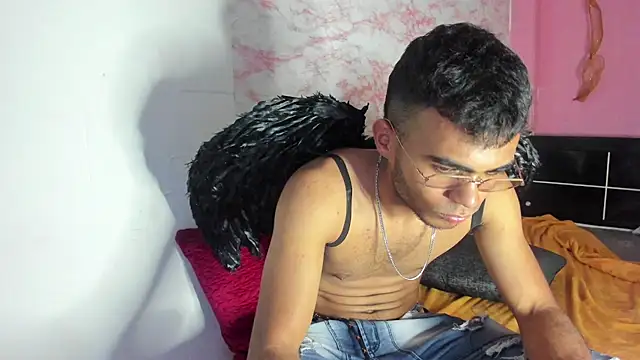 Snapshot of alessandro_2005 chatting on February 7, 11:45 pm alessandro 2005 online show from February 7, 11:45 pm