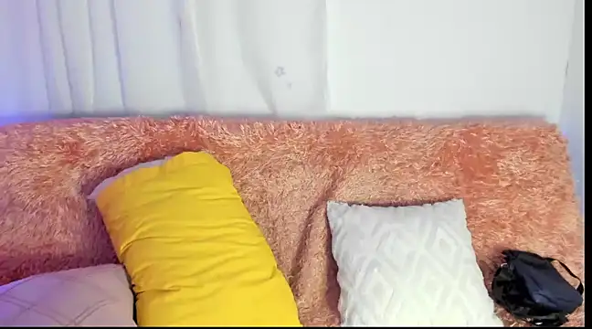 Snapshot of alessandro_2005 chatting on February 9, 10:21 pm alessandro 2005 online show from February 9, 10:21 pm