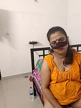 Snapshot of Cute-manisha chatting on October 15, 4:01 am Cute-manisha online show from October 15, 4:01 am