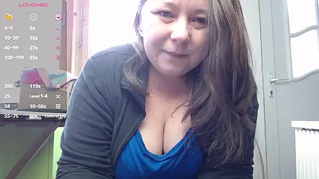 Snapshot of KasiaPrivat chatting on January 4, 9:43 am KasiaPrivat online show from January 4, 9:43 am