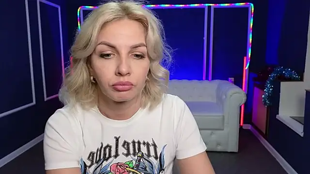 Snapshot of Barbara_Blonde chatting on January 2, 4:30 am Barbara Blonde online show from January 2, 4:30 am