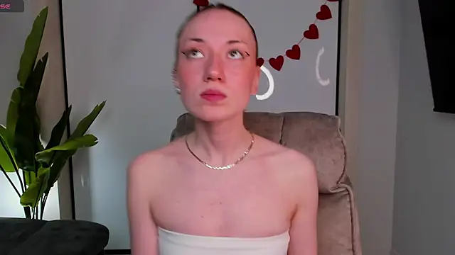 Snapshot of Maddy_Garcia chatting on February 6, 12:54 am Maddy Garcia online show from February 6, 12:54 am