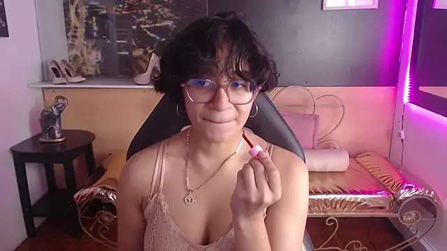 Lili Gomez  online show from November 2, 12:18 pm