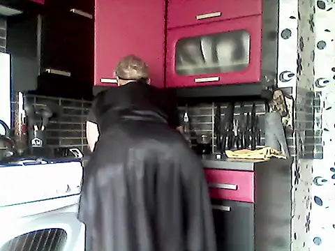 Snapshot of Lisa_Suzie chatting on May 15, 9:05 am Lisa Suzie online show from May 15, 9:05 am