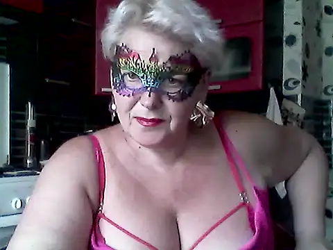 Snapshot of Lisa_Suzie chatting on June 11, 10:24 am Lisa Suzie online show from June 11, 10:24 am