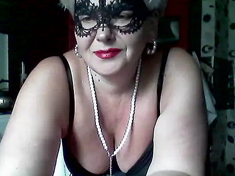 Snapshot of Lisa_Suzie chatting on June 15, 8:27 am Lisa Suzie online show from June 15, 8:27 am