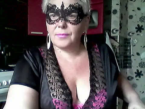 Snapshot of Lisa_Suzie chatting on June 16, 8:17 am Lisa Suzie online show from June 16, 8:17 am