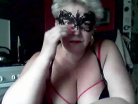Snapshot of Lisa_Suzie chatting on June 18, 6:35 am Lisa Suzie online show from June 18, 6:35 am