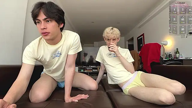 mapleg online show from June 4, 7:09 pm