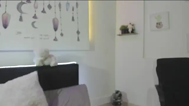 Emyli rousse  online show from December 18, 4:49 pm