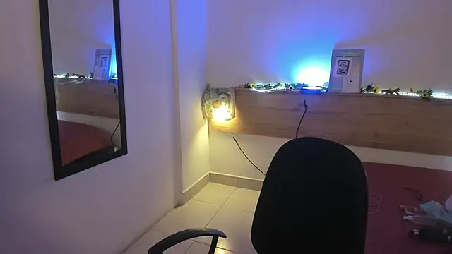 Emyli rousse  online show from January 9, 7:18 pm