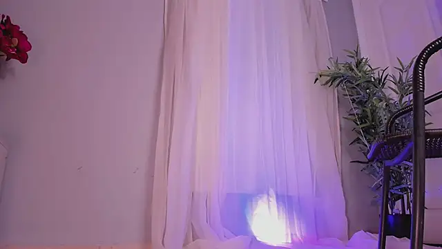 Lia Sweett  online show from March 19, 5:50 pm