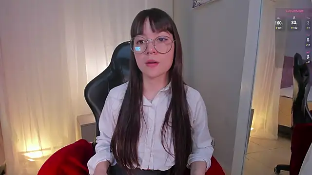 Lia Sweett  online show from November 28, 3:36 pm