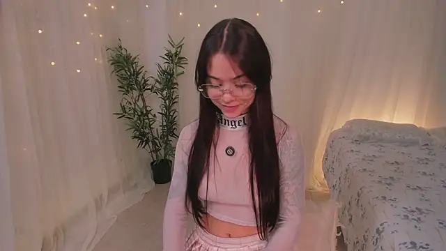 Snapshot of Lia_Sweett_ chatting on May 13, 4:15 pm Lia Sweett online show from May 13, 4:15 pm