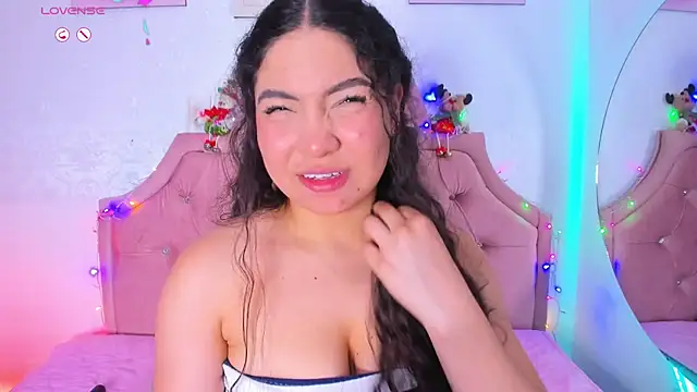 amandalee01 online show from December 5, 8:05 pm