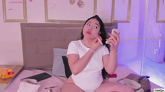 amandalee01 online show from May 1, 10:58 pm