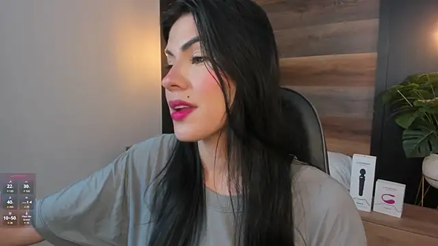 stephanya  online show from December 20, 7:10 pm