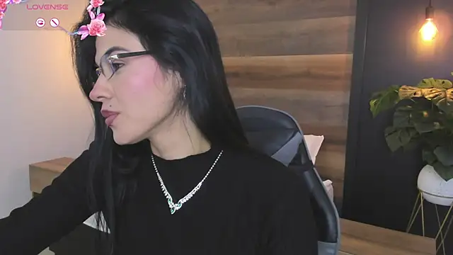 Snapshot of stephanya_ chatting on May 6, 7:52 pm stephanya online show from May 6, 7:52 pm