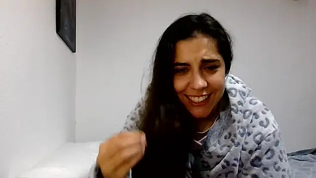 Snapshot of Ursumi1 chatting on December 14, 4:12 pm Ursumi1 online show from December 14, 4:12 pm