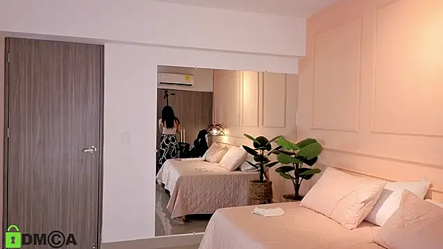 SHARONN     online show from September 15, 4:12 am