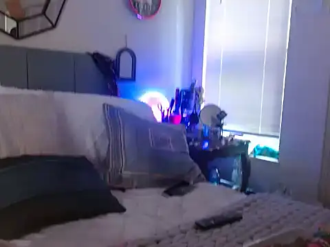 Hollyhudson123 online show from September 17, 8:43 pm