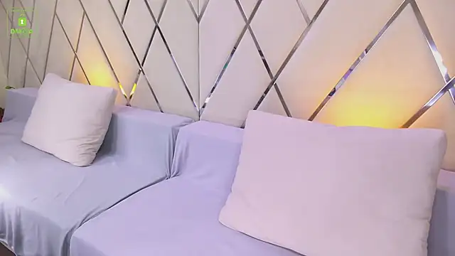 Ishtar Divine online show from January 15, 4:47 am