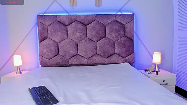 Snapshot of aggy_castel chatting on January 23, 2:02 am aggy castel online show from January 23, 2:02 am