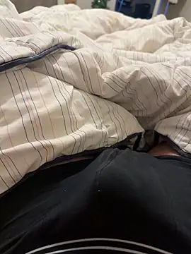 Snapshot of vannerr chatting on December 23, 8:34 am vannerr online show from December 23, 8:34 am