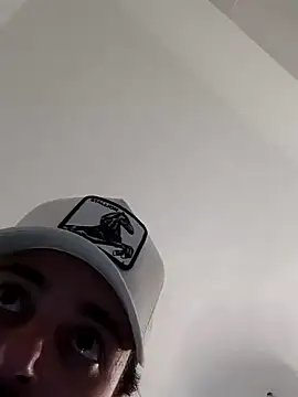 Snapshot of salvat22 chatting on December 29, 2:42 pm salvat22 online show from December 29, 2:42 pm