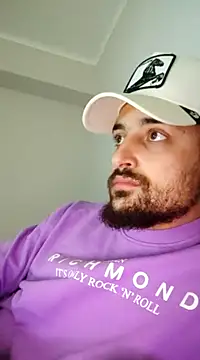 Snapshot of salvat22 chatting on February 3, 8:57 am salvat22 online show from February 3, 8:57 am